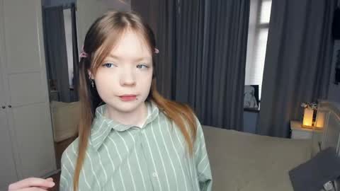 Snapshot of cuty_petite chatting on 6, 3, 2026 Anne online show from 6, 3, 2026