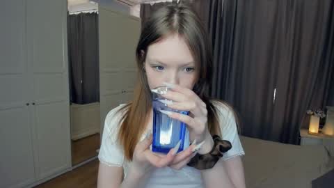 Snapshot of cuty_petite chatting on 19, 3, 2026 Anne online show from 19, 3, 2026
