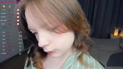 Snapshot of cuty_petite chatting on 29, 3, 2026 Anne online show from 29, 3, 2026