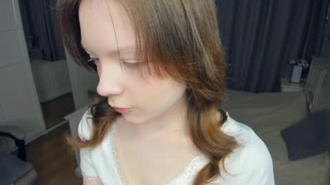 Snapshot of cuty_petite chatting on 3, 4, 2026 Anne online show from 3, 4, 2026
