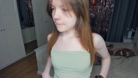 Snapshot of cuty_petite chatting on 4, 4, 2026 Anne online show from 4, 4, 2026