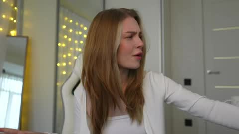 Snapshot of cyberheart_ chatting on 28, 12, 2024 EMILY online show from 28, 12, 2024