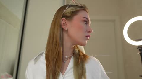 Snapshot of cyberheart_ chatting on 5, 1, 2025 EMILY online show from 5, 1, 2025