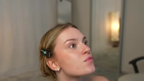 Snapshot of cyberheart_ chatting on 5, 2, 2025 EMILY online show from 5, 2, 2025