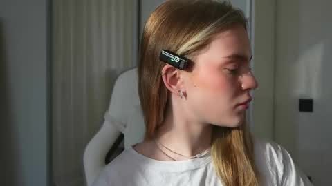 Snapshot of cyberheart_ chatting on 27, 2, 2025 EMILY online show from 27, 2, 2025