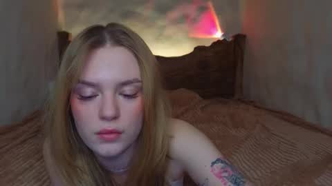 Im Emi streaming with my friend Reyna today online show from 25, 3, 2026