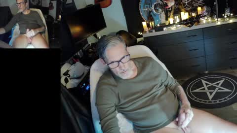 Snapshot of d_j_strokes chatting on 29, 4, 2026 Dave online show from 29, 4, 2026
