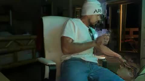 Snapshot of daddy1133320386 chatting on 17, 11, 2025 daddy1133320386 online show from 17, 11, 2025