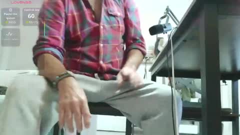 Snapshot of daddybearvlc chatting on 15, 4, 2026 DaddyBear online show from 15, 4, 2026