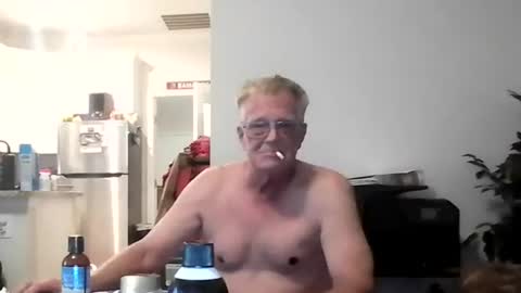 Snapshot of daddydave6400 chatting on 9, 7, 2026 daddydave6400 online show from 9, 7, 2026