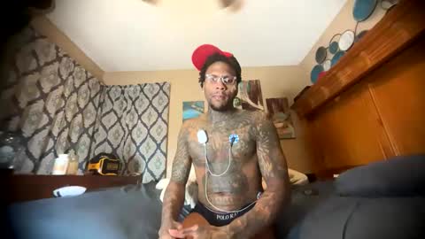Snapshot of daddyjanimal chatting on 21, 4, 2026 sexy tatted king bbc online show from 21, 4, 2026