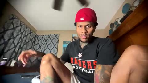 Snapshot of daddyjanimal chatting on 24, 4, 2026 sexy tatted king bbc online show from 24, 4, 2026