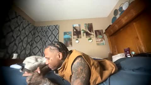 Snapshot of daddyjanimal chatting on 25, 4, 2026 sexy tatted king bbc online show from 25, 4, 2026