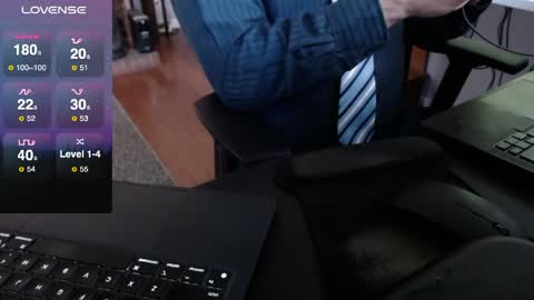 Snapshot of dadssecret69 chatting on 28, 4, 2026 DadsSecret online show from 28, 4, 2026