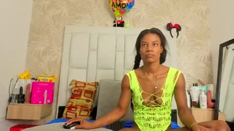 Snapshot of daffnelewis chatting on 23, 4, 2026 daffnelewis online show from 23, 4, 2026