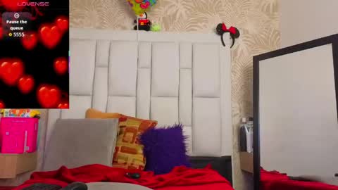 Snapshot of daffnelewis chatting on 6, 5, 2026 daffnelewis online show from 6, 5, 2026