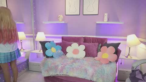 Dahlia Grey online show from 25, 11, 2025