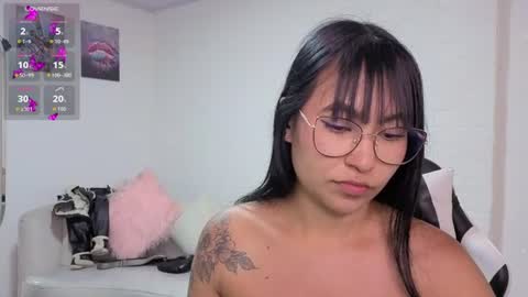 Snapshot of dahlienne_vianne chatting on 25, 7, 2026 Nicole online show from 25, 7, 2026