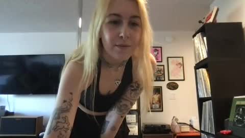 Snapshot of daisymynx chatting on 4, 4, 2026 daisymynx online show from 4, 4, 2026