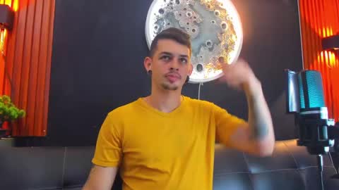 Snapshot of damian__oliver chatting on 10, 3, 2025 Damian Oliver online show from 10, 3, 2025