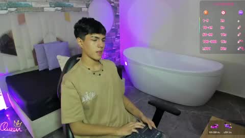 Snapshot of damian_tay chatting on 7, 5, 2026 damian_tay online show from 7, 5, 2026