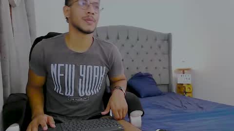 instagram damiannreed. online show from 20, 12, 2025