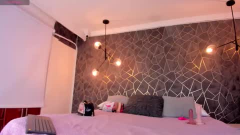    online show from 31, 10, 2025