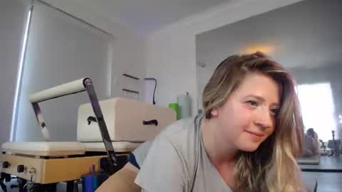 Snapshot of dani_does_pilates chatting on 22, 12, 2025 Dani Sunshine online show from 22, 12, 2025