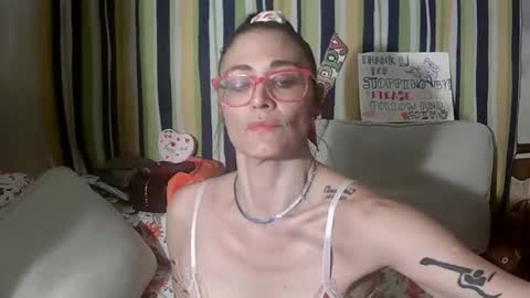 Snapshot of danicamore chatting on 6, 2, 2026 danicamore online show from 6, 2, 2026