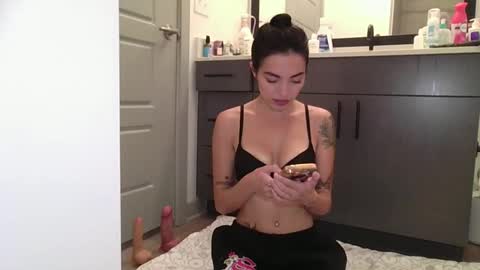 Snapshot of danidivina777 chatting on 5, 10, 2025 danidivina777 online show from 5, 10, 2025