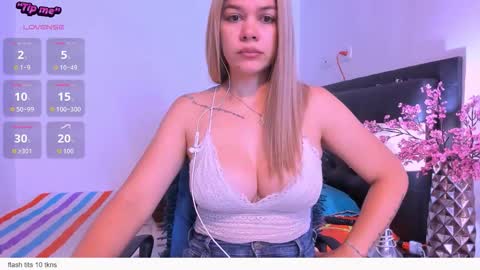 Snapshot of daniela_beauty chatting on 23, 3, 2026 daniela online show from 23, 3, 2026