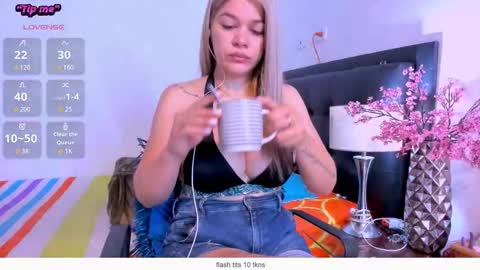 Snapshot of daniela_beauty chatting on 29, 3, 2026 daniela online show from 29, 3, 2026