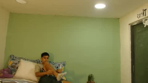 Snapshot of danielitopapii chatting on 2, 4, 2026 danielitopapii online show from 2, 4, 2026