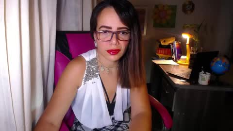 Snapshot of danielle_rose_ chatting on 1, 5, 2026 Angie online show from 1, 5, 2026