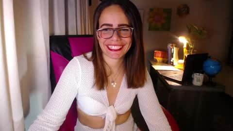Snapshot of danielle_rose_ chatting on 25, 5, 2026 Angie online show from 25, 5, 2026