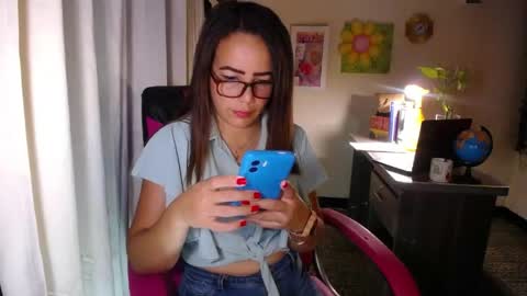 Snapshot of danielle_rose_ chatting on 8, 6, 2026 Angie online show from 8, 6, 2026
