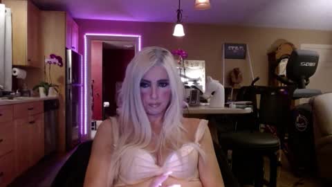 DanikaWhite69 online show from 22, 9, 2025