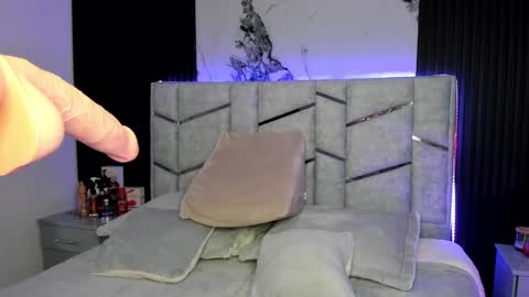 Dani Phonenix online show from 2, 2, 2025