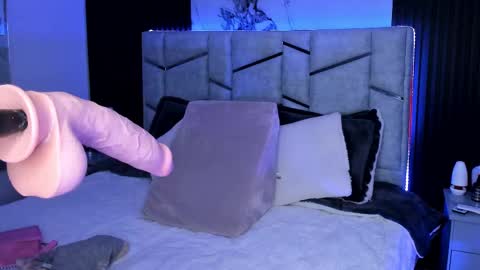 Dani Phonenix online show from 10, 2, 2025