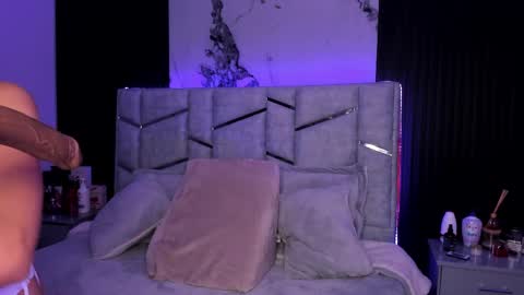 Dani Phonenix online show from 24, 2, 2025