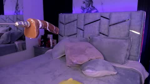 Dani Phonenix online show from 24, 2, 2025