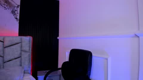 Dani Phonenix online show from 8, 9, 2025