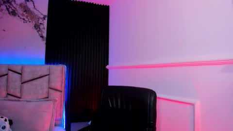 Dani Phonenix online show from 27, 10, 2025