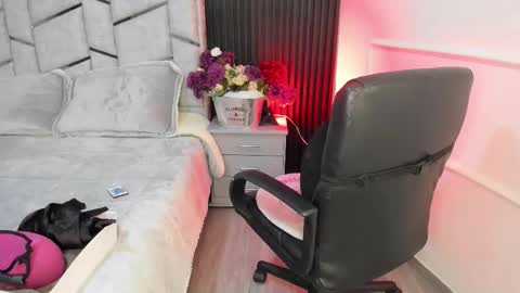 Dani Phonenix online show from 25, 2, 2026