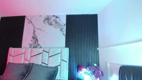 Dani Phonenix online show from 12, 3, 2026