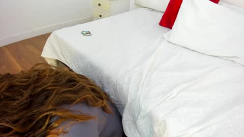 INSTAGRAM  Minni Moom online show from 6, 2, 2025