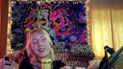 danitavranich online show from 2, 8, 2026