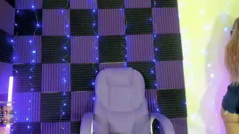 Snapshot of danna__castle chatting on 27, 4, 2026 Dannacastle online show from 27, 4, 2026