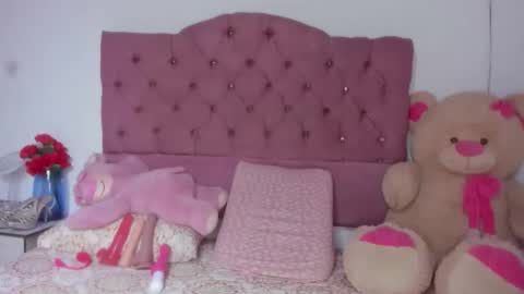 Danna Sofia jeins online show from 3, 3, 2026