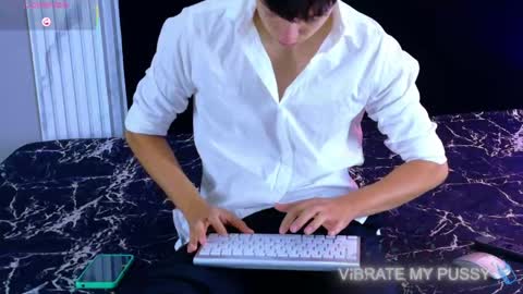 Snapshot of danteandviolete_cr chatting on 2, 5, 2026 DANTEVIOLETE online show from 2, 5, 2026